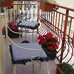 Candida\'S House